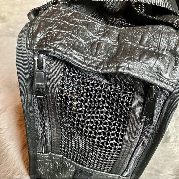One-of-a-kind black snakeprint small pet carrier by Daba Doo Collection like new - Picture 5 of 12